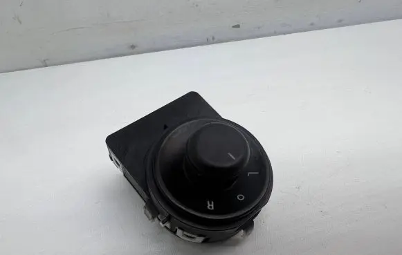 Opel Astra J Wing mirror switch 13271827 211723 105343
