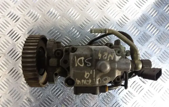 Skoda Octavia Mk1 (1U) Fuel injection high pressure pump 0460404972 038130107B