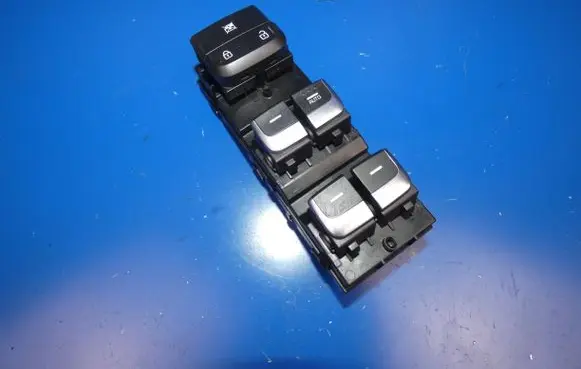 KIA Sportage Electric window control switch 93570F1520 Q3J0191 PM52