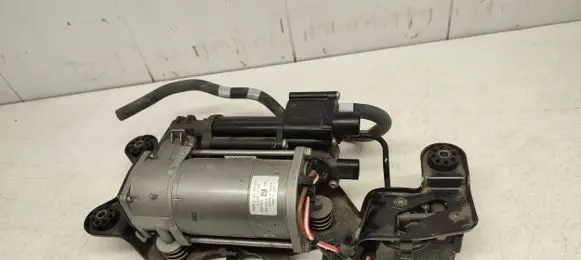 BMW X6 F16 Air suspension compressor/pump 6875177 26122016 20202410