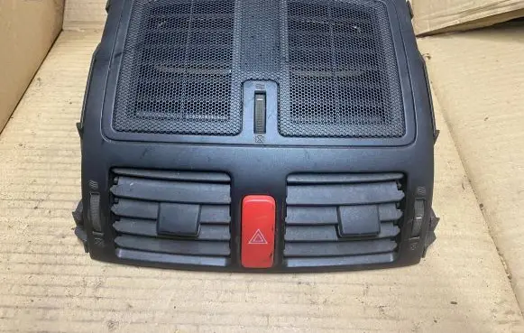 Toyota Auris 150 Dash center air vent grill 21GY18