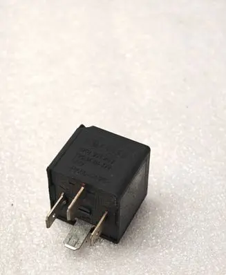 Audi A6 S6 C6 4F Other relay 8K0951253 V23136B6X72