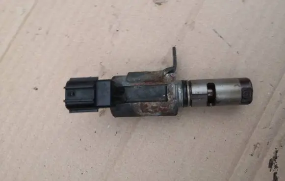 Ford Focus Camshaft vanos timing valve 4M5G-6L713-AE