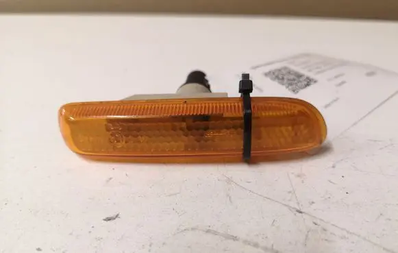 Front fender indicator light