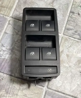 Opel Insignia A Electric window control switch 13305009