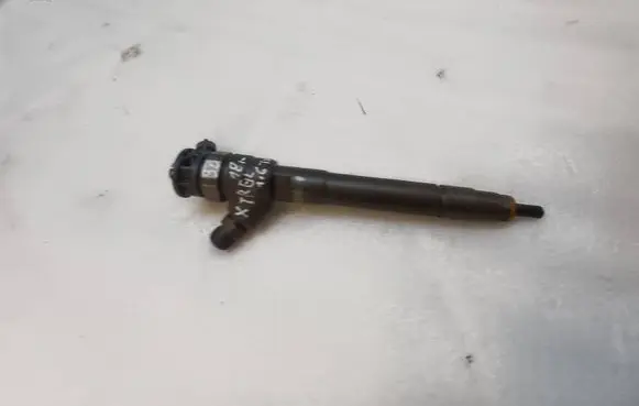 Nissan X-Trail T32 Fuel injector 0445110546
