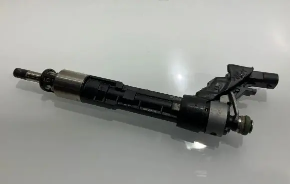Porsche Cayenne (9Y0 9Y3) Fuel injector 06M906036L