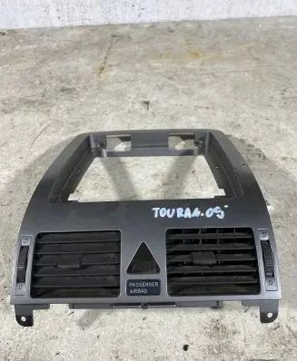 Volkswagen Touran I Dash center air vent grill 1t2819728d