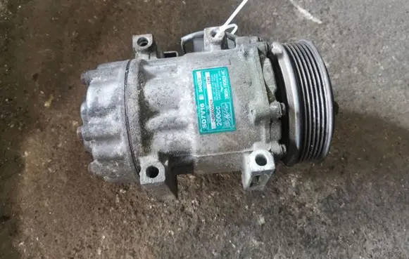 Ford Focus C-MAX Air conditioning (A/C) compressor (pump) 3M5H19D629HC