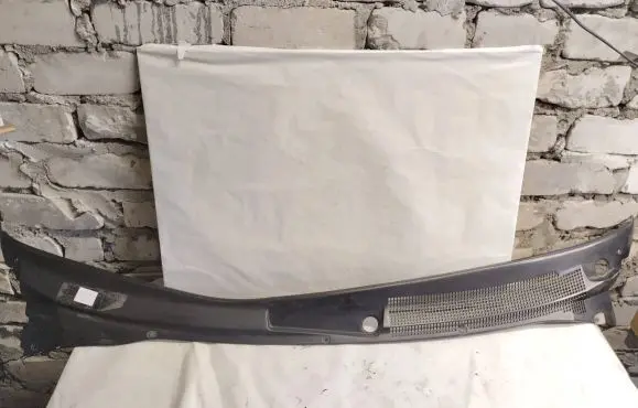 Chrysler Sebring (FJ - JX) Wiper trim Mb882407