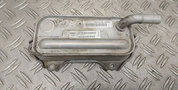 Toyota RAV 4 (XA40) Engine oil radiator 157100R011