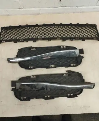 Jaguar XF Front bumper lower grill 8X2317K945 8X23BBBK