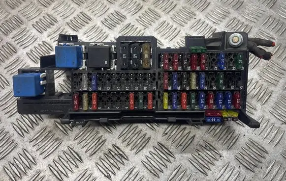 Mercedes-Benz A W168 Fuse box set A1685453340