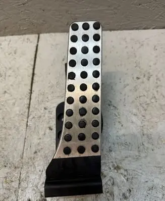 Mercedes-Benz CLS C218 X218 Accelerator throttle pedal A2223001100 240715