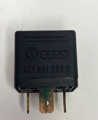 Volkswagen Golf IV Other relay 0332014156