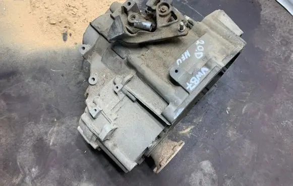 Volkswagen PASSAT B7 Manual 6 speed gearbox NFU