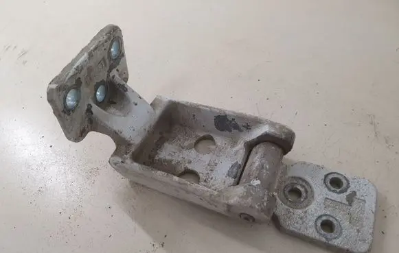 Mercedes-Benz Sprinter W906 Loading door lower hinge A9067400637