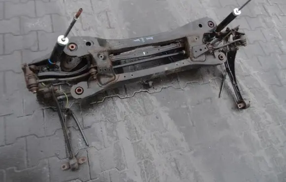 Toyota Auris E180 Rear axle beam with reductor 