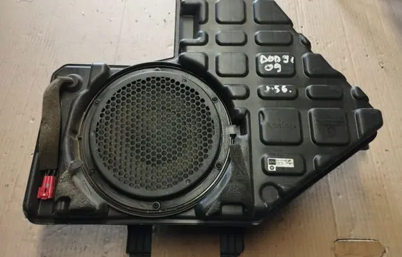 Chrysler Town u0026 Country V Subwoofer speaker 05107087AE