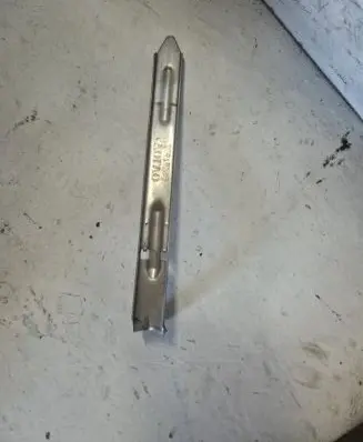 Headlight/headlamp mounting bracket