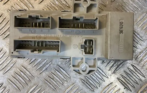 KIA Sorento Fuse module 911703E920