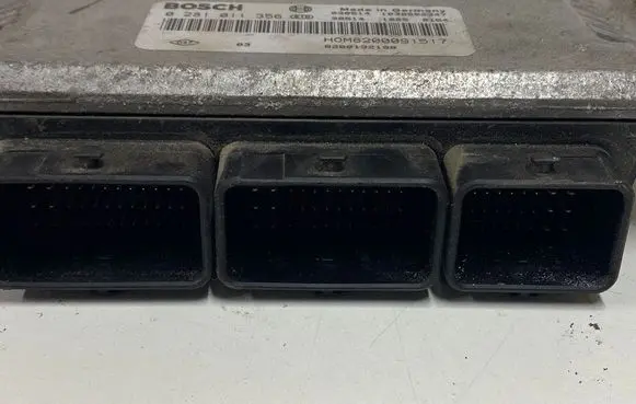 Opel Vivaro Engine control unit/module 0281011356 8200132198