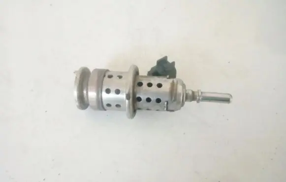 Volvo XC90 Fuel injector 8888784986