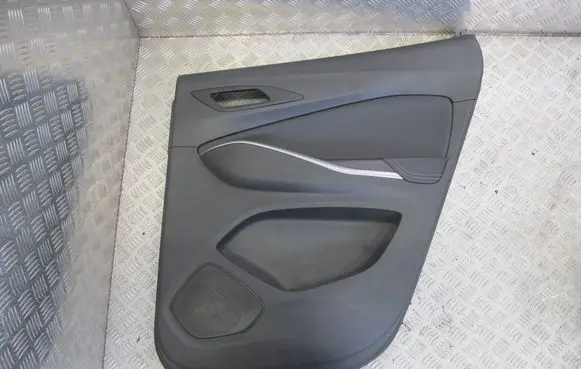 Opel Grandland X Coupe rear side trim panel 98465546US