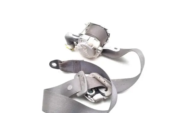 Toyota Hilux (AN10, AN20, AN30) Front seatbelt 