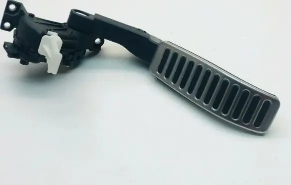 Volkswagen Touareg I Accelerator throttle pedal 7L0723507