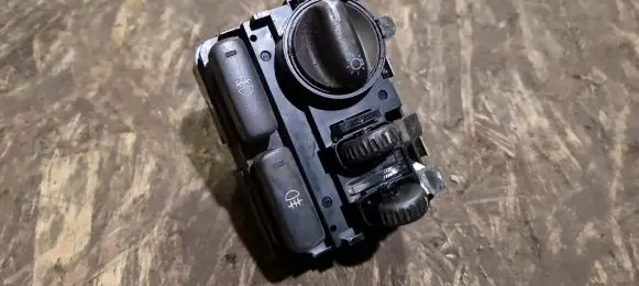 Volvo XC90 Light switch 8685452