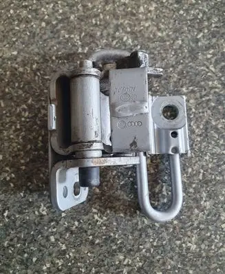 Audi A3 S3 8P Front door lower hinge 8E0831411E
