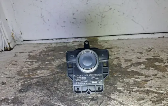 Mercedes-Benz C W204 Head unit multimedia control A2048707658 A2048708058 A2044420368
