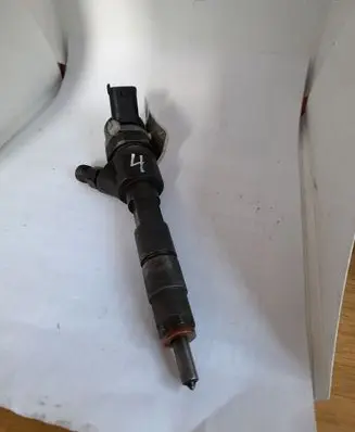 Opel Vivaro Fuel injector 0445110021 7700111014