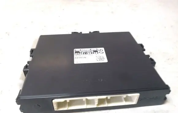 Toyota Avensis T270 Other control units/modules 8968105130
