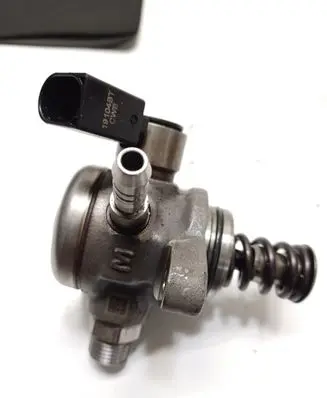 Volkswagen PASSAT B8 Fuel injection high pressure pump 04E127027N