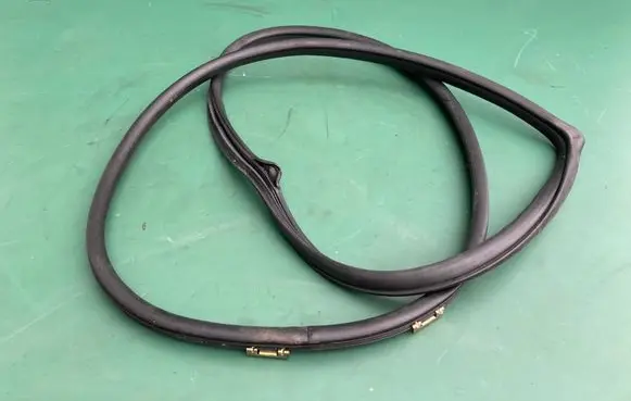 Toyota Corolla Verso E121 Rear door rubber seal (on body) 6233213040