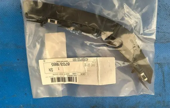 Front bumper mounting bracket