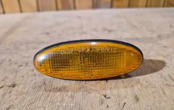 Mazda 323 Front fender indicator light 0464120