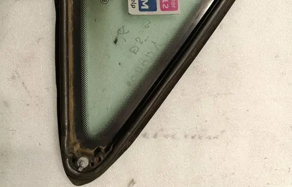 Volkswagen Caddy Front triangle window/glass 43R001057 DOT27M23100AS2 E000184