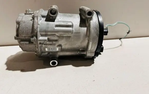 Lexus UX Air conditioning (A/C) compressor (pump) 0424000171