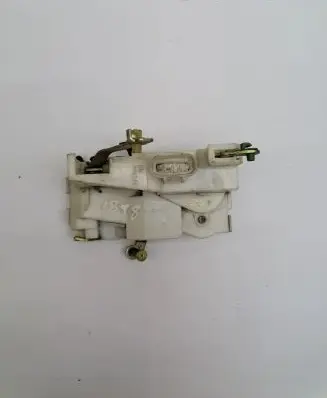 Toyota Avensis T220 Rear door lock 60762007