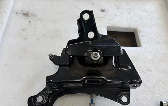 Lexus UX Engine mount bracket 