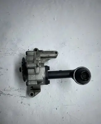 Skoda Octavia Mk2 (1Z) Oil pump 03G115105