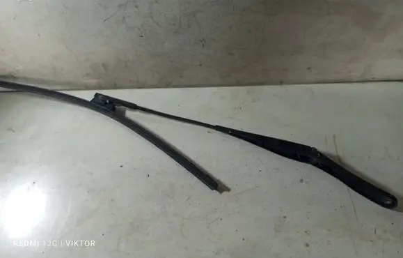 Opel Astra H Front wiper blade arm 13111219