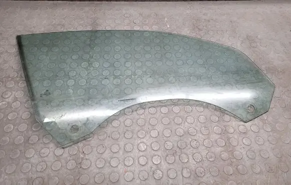 BMW 1 E82 E88 Front door window/glass (coupe) T6716558003
