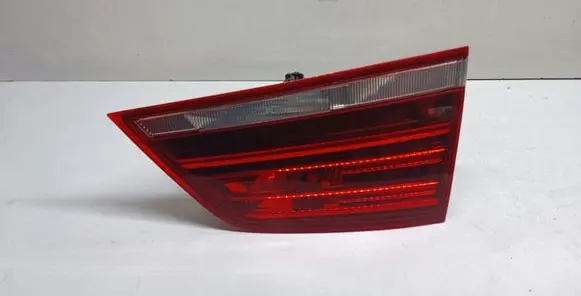 Tailgate rear/tail lights