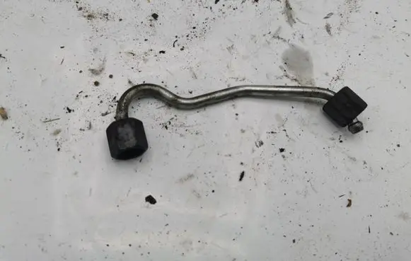 BMW 5 E60 E61 Fuel injector supply line/pipe NOCODE