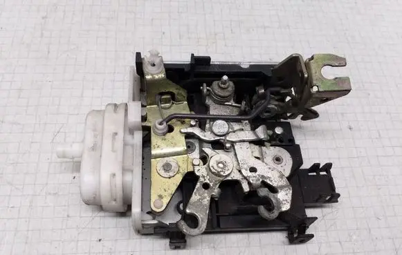 Audi A6 S6 C4 4A Front door lock 4A1837016J