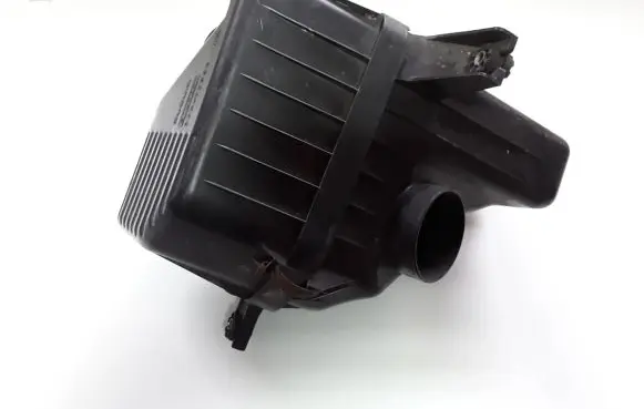 Suzuki Grand Vitara II Air filter box 67JA01